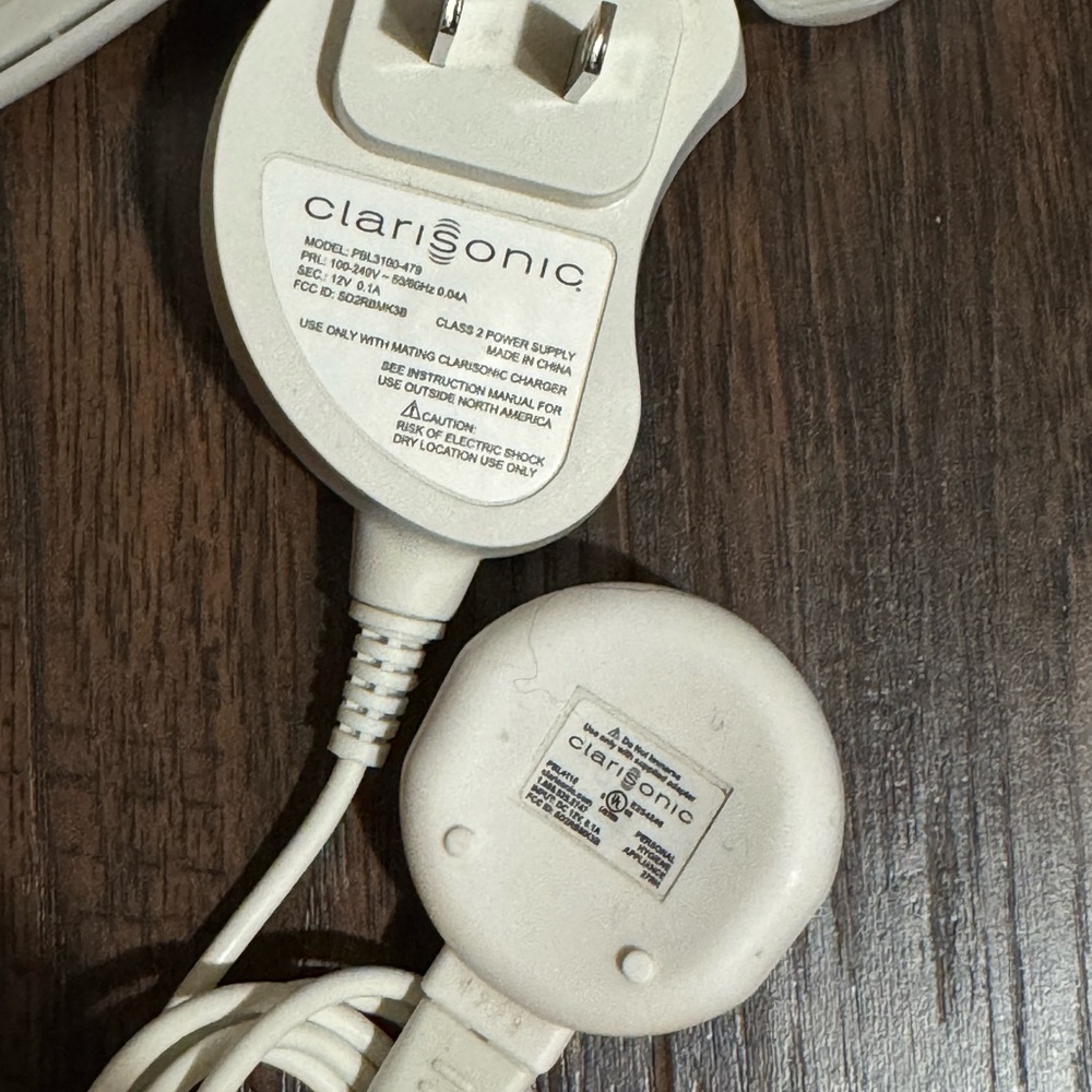 Clarisonic Mia 2 Sonic Facial Cleansing Unit - Picture 5 of 6